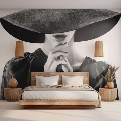 Selbstklebende Fototapete Deluxe Sticker - Versteckte Schönheit - Frau, In, A, Hat, Frauenhände, Mode - 100x70 cm