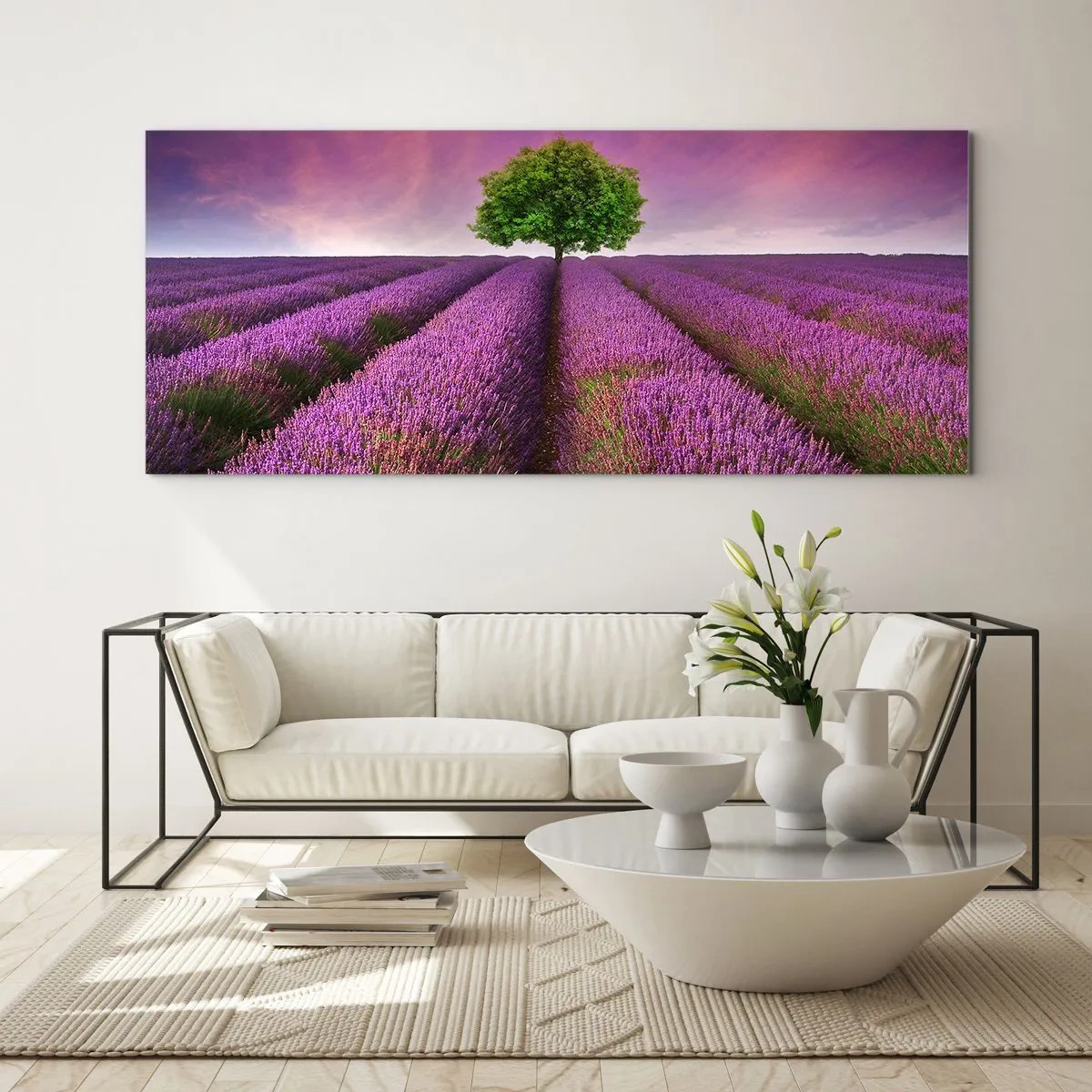 Glasbild - Bild auf glas - Ein Lavendelfeld mit einem einsamen Baum und einem violetten Himmel - 140x50cm - Auf Lavendelfeldern - Moderne Wanddekoration für Wohnzimmer und Schlafzimmer ARTTOR