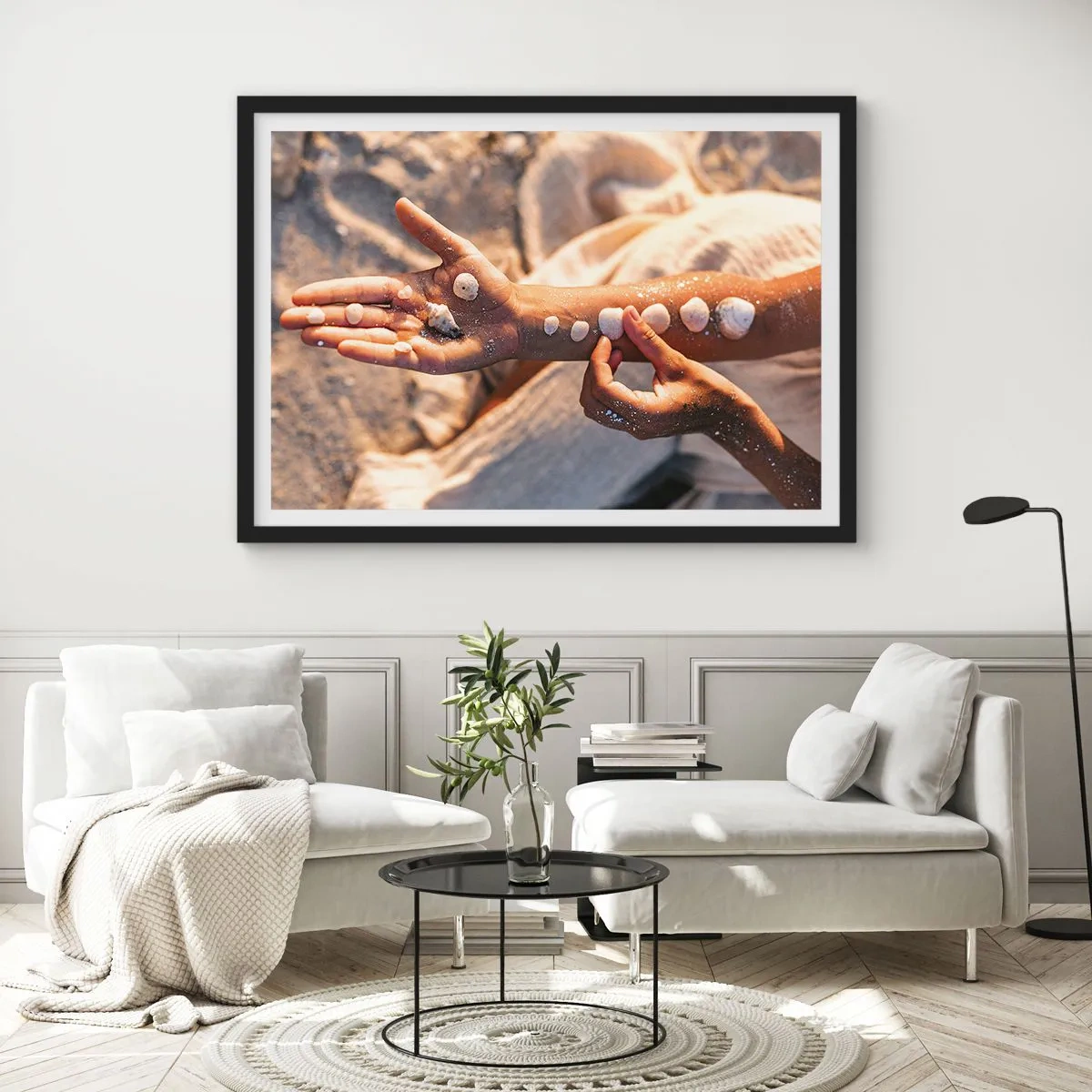 Poster in einem schwarzem Rahmen - Schönheit an Ihren Fingerspitzen - 40x30 cm