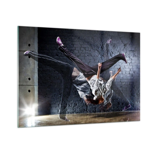 Glasbild - Bild auf glas - Dynamischer Tanz vor der Kulisse einer Industriemauer - 100x70cm - Straßenstar - Moderne Wanddekoration für Wohnzimmer und Schlafzimmer ARTTOR