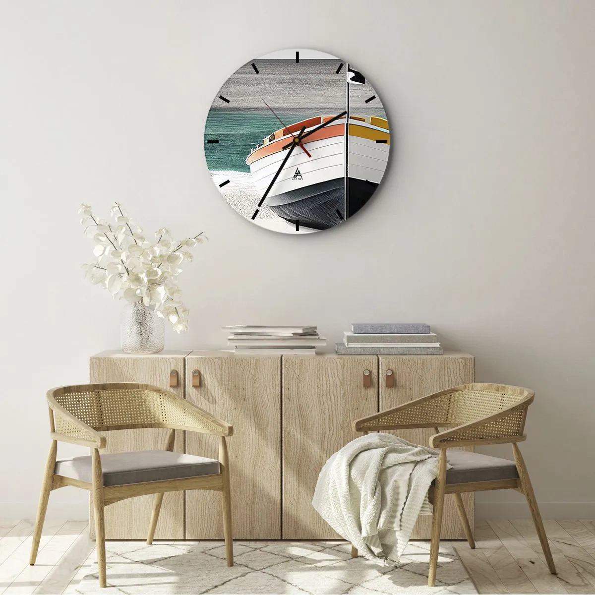 Wanduhr - Glasuhr - Buntes Fischerboot an einem Sandstrand - 30x30cm - An seinem Platz - Moderne Wanddekoration für Wohnzimmer, Küche und Schlafzimmer ARTTOR