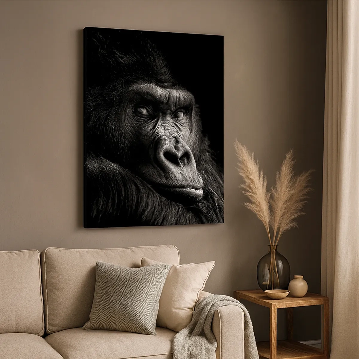 Bild auf Leinwand - Leinwandbild - Schwarz-Weiß-Porträt eines majestätischen Gorillas - 50x70cm - Und was guckst du so? - Moderne Wanddekoration für Wohnzimmer und Schlafzimmer ARTTOR