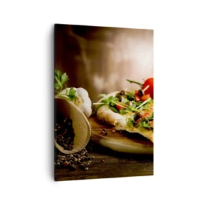 Bild auf Leinwand - Leinwandbild - Pizza mit Gemüse auf einem Holzbrett im rustikalen Stil - 50x70cm - Direkt vom Herd und aus dem Garten - Moderne Wanddekoration für Wohnzimmer und Schlafzimmer ARTTOR