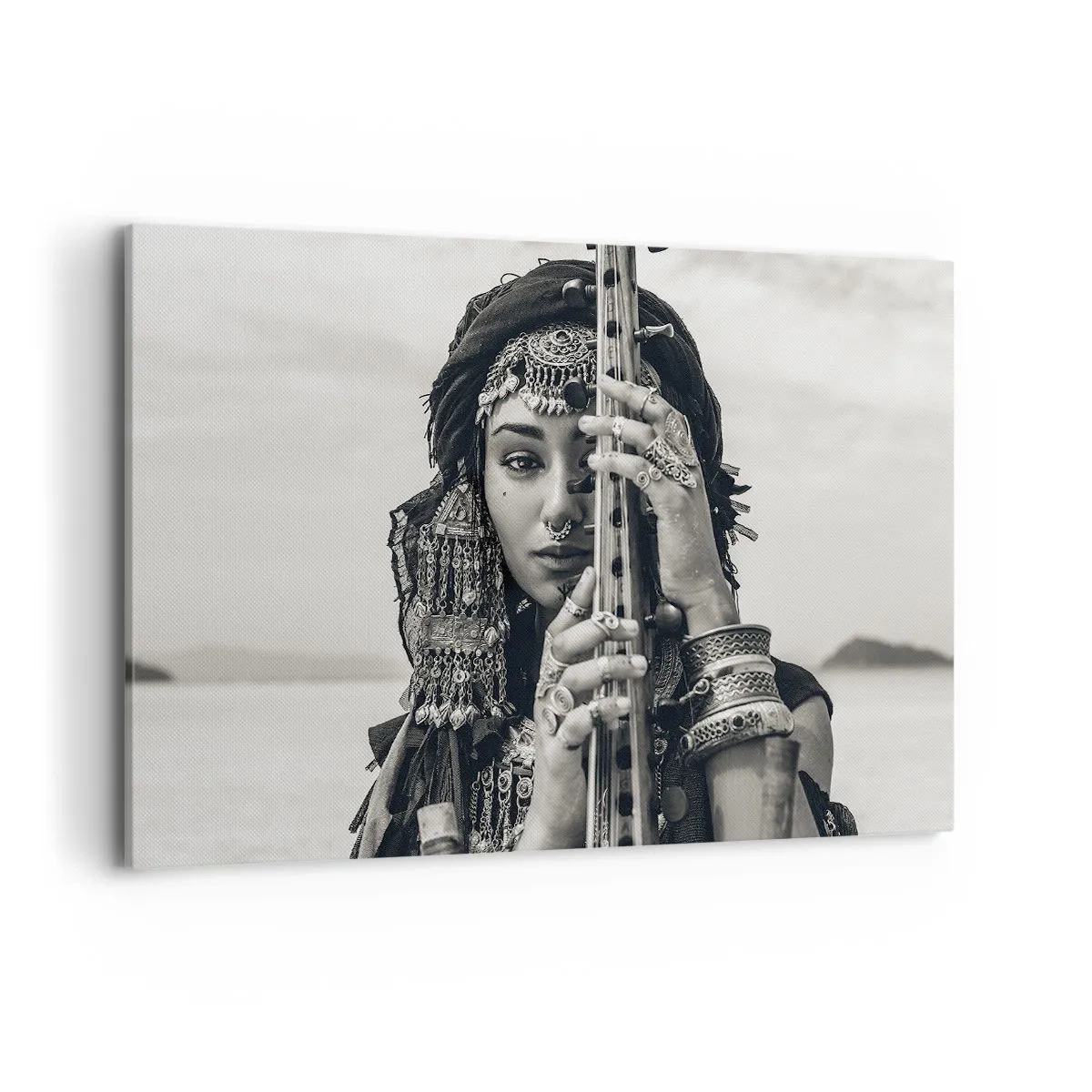 Bild auf Leinwand - Leinwandbild - Porträt einer Frau mit ethnischem Schmuck, die ein Instrument in der Hand hält - 120x80cm - Die Musik des Orients selbst - Moderne Wanddekoration für Wohnzimmer und Schlafzimmer ARTTOR