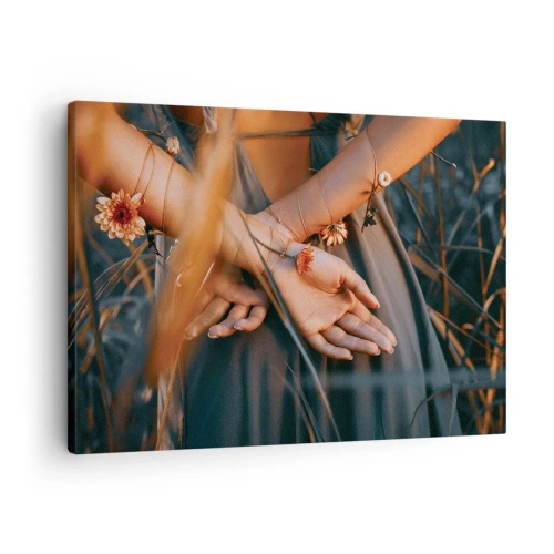 Bild auf Leinwand - Leinwandbild - Sinnliche Hände mit Blumen in einer natürlichen Umgebung - 70x50cm - Verbunden mit der Natur - Moderne Wanddekoration für Wohnzimmer und Schlafzimmer ARTTOR