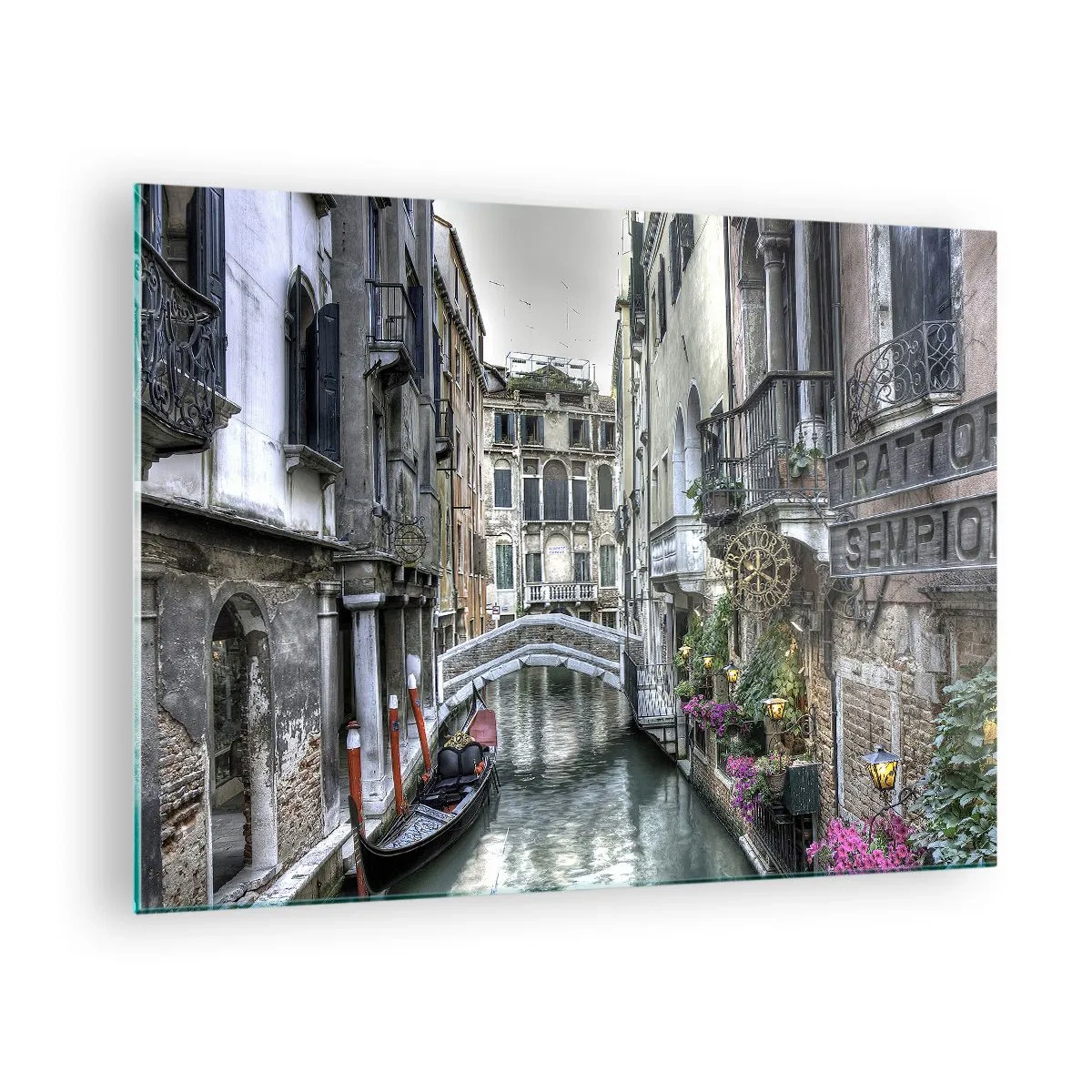 Glasbild - Bild auf glas - Romantischer Blick auf einen venezianischen Kanal mit einer Gondel - 70x50cm - Seit Jahrhunderten in stiller Besinnung - Moderne Wanddekoration für Wohnzimmer und Schlafzimmer ARTTOR