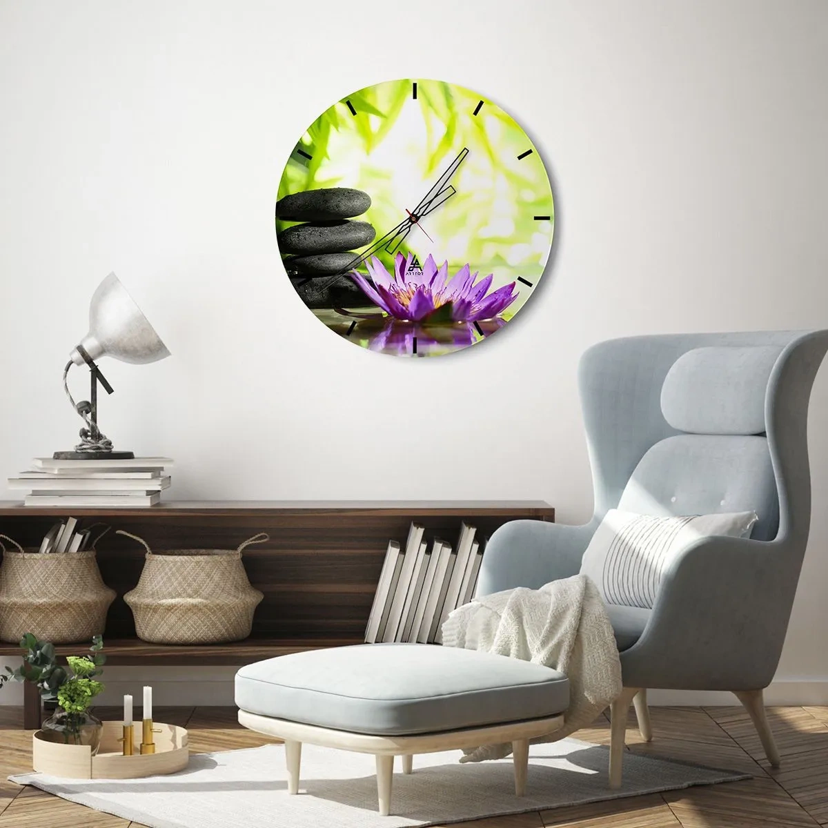 Wanduhr - Glasuhr - Ein Steinhaufen und eine Lotusblume vor dem Hintergrund grüner Vegetation - 30x30cm - In einem Bambusbusch - Moderne Wanddekoration für Wohnzimmer, Küche und Schlafzimmer ARTTOR