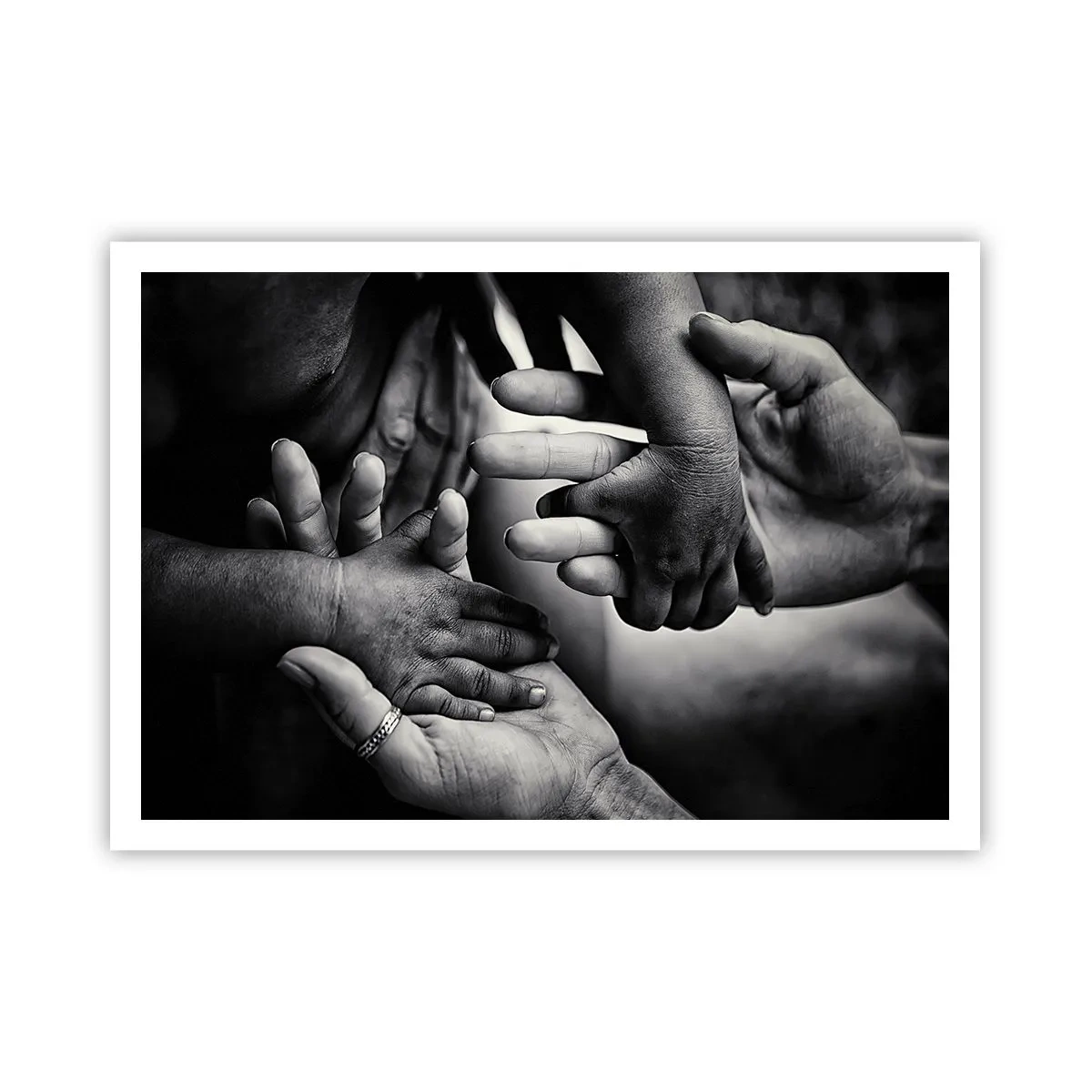 Poster - Schwarze und weiße Hände verschiedener Generationen - 100x70cm - Mensch sein - Moderne Wanddekoration für Wohnzimmer und Schlafzimmer ARTTOR