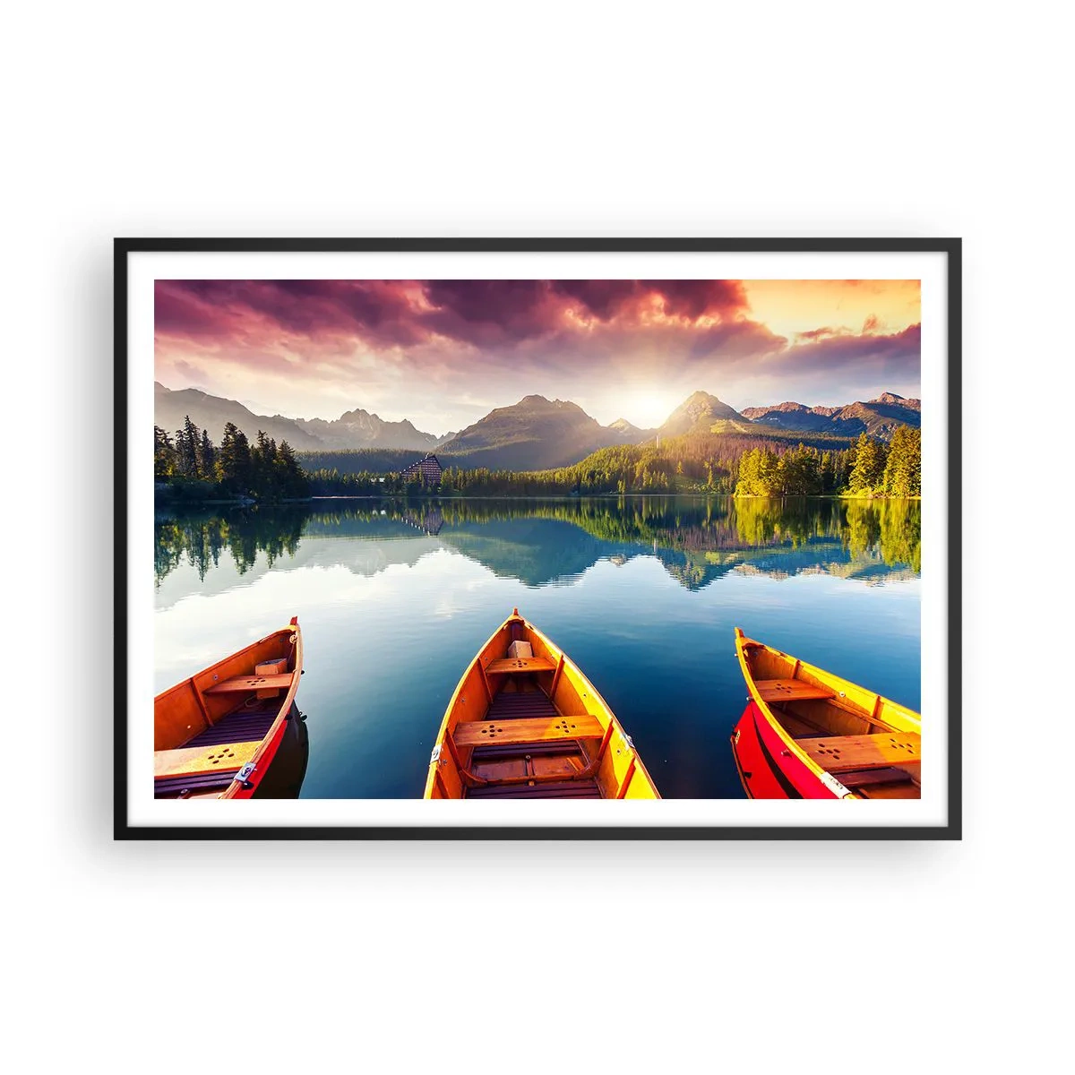 Poster in einem schwarzem Rahmen - Drei Holzboote vor der Kulisse eines Bergsees bei Sonnenuntergang - 100x70cm - Nichts gegen die Natur - Moderne Wanddekoration für Wohnzimmer und Schlafzimmer ARTTOR