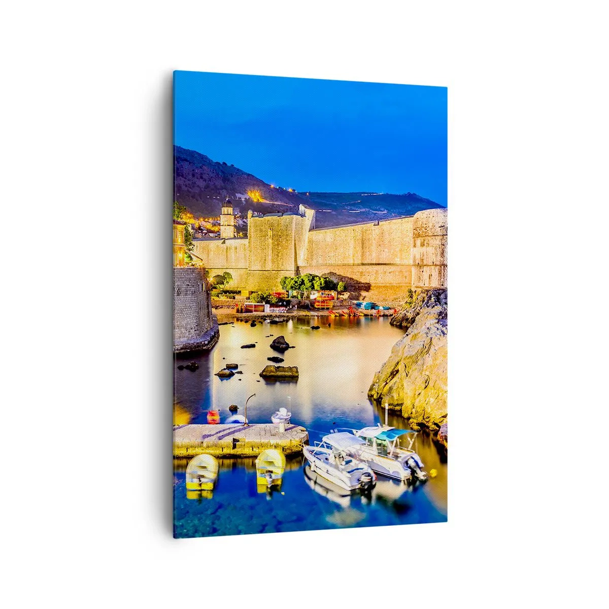 Bild auf Leinwand - Leinwandbild - Ein malerischer Hafen bei Nacht mit beleuchteten Gebäuden - 80x120cm - Beleuchtete Nacht an der Adria - Moderne Wanddekoration für Wohnzimmer und Schlafzimmer ARTTOR