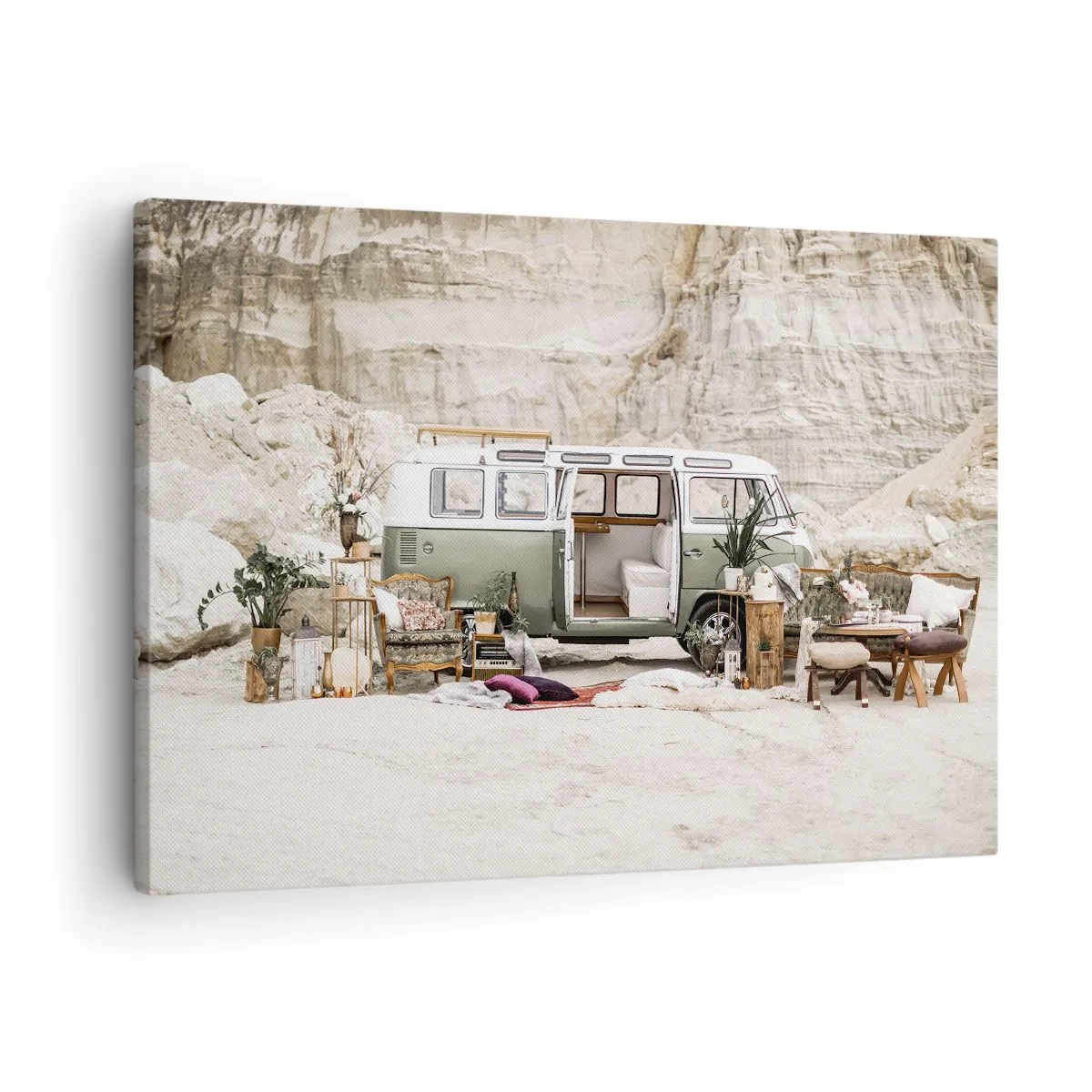 Bild auf Leinwand - Leinwandbild - Ein Retro-Camper im Boho-Design vor einer felsigen Landschaft. - 70x50cm - Es ist die Zeit, die Reise zu beginnen - Moderne Wanddekoration für Wohnzimmer und Schlafzimmer ARTTOR