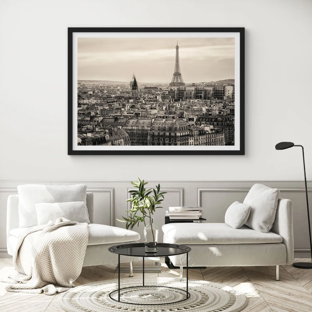 Poster in einem schwarzem Rahmen - Panorama von Paris mit dem Eiffelturm in Sepiatönen - 100x70cm - Über den Dächern von Paris - Moderne Wanddekoration für Wohnzimmer und Schlafzimmer ARTTOR
