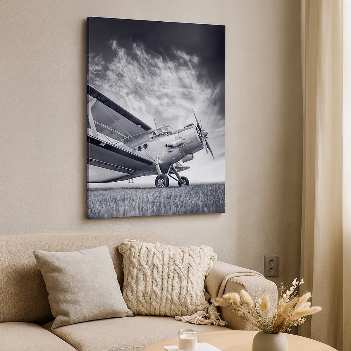 Bild auf Leinwand - Leinwandbild - Ein Flugzeug vor einem dramatischen Himmel in Schwarzweiß - 50x70cm - Der geflügelte Wanderer - Moderne Wanddekoration für Wohnzimmer und Schlafzimmer ARTTOR