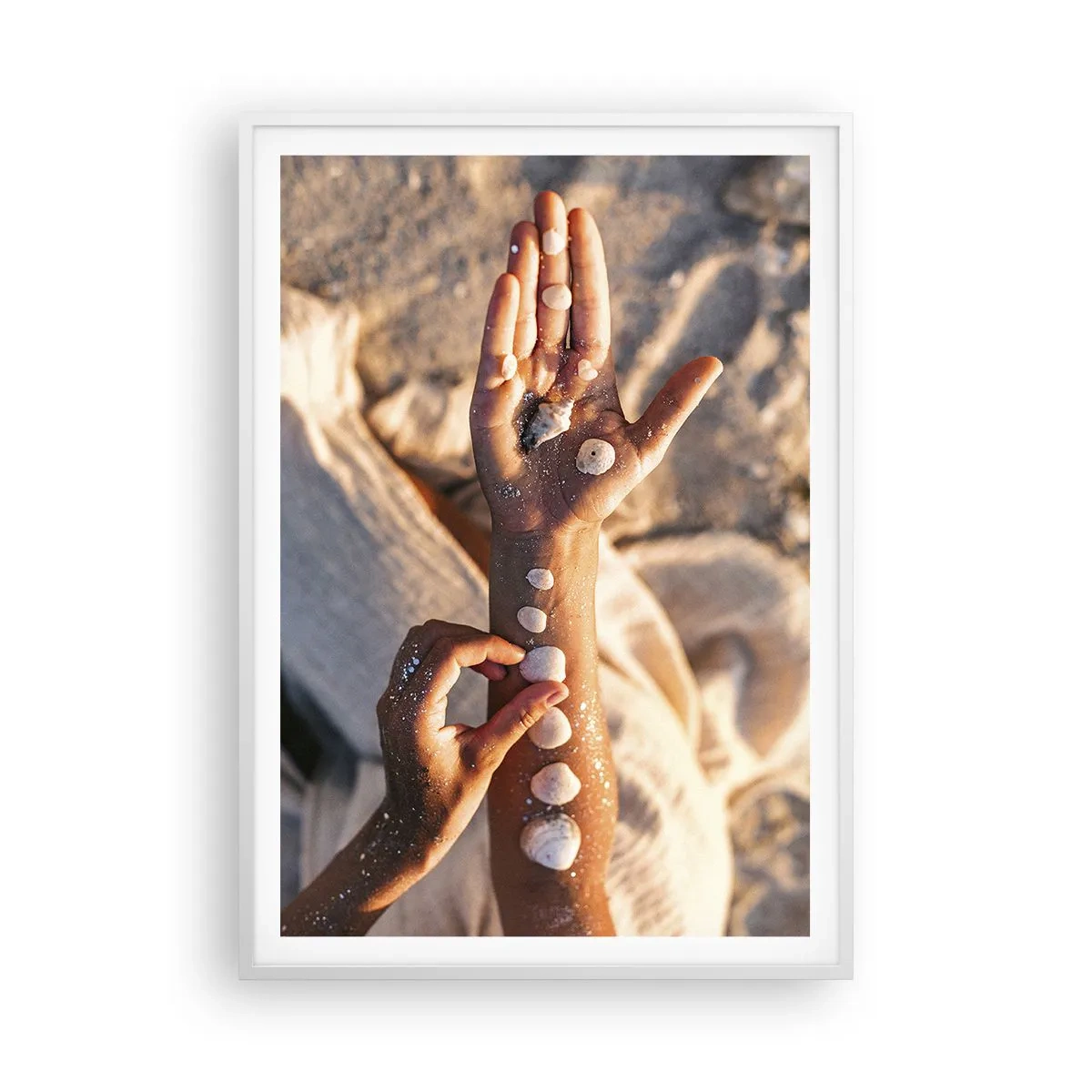 Poster in einem weißen Rahmen - Schönheit an Ihren Fingerspitzen - 70x100 cm