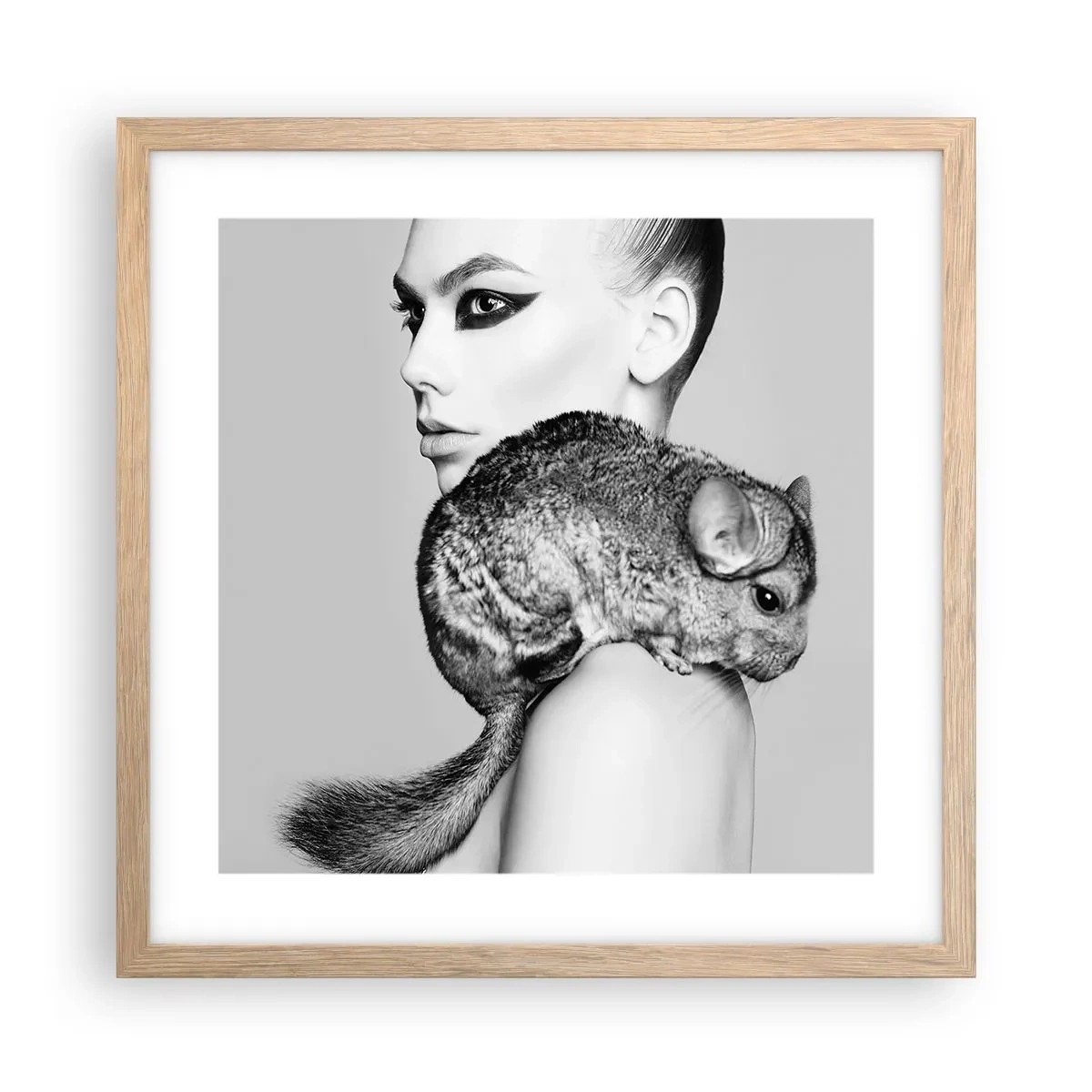 Poster in einem Rahmen aus heller Eiche - Dame mit einem Chinchilla - 40x40 cm