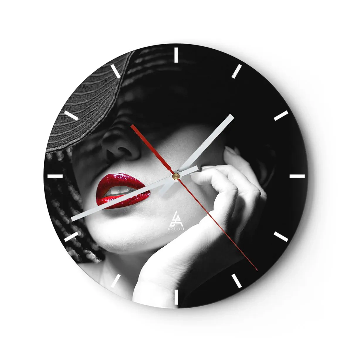 Wanduhr - Glasuhr - Schwarz-Weiß-Porträt einer Frau mit roten Lippen - 30x30cm - Eine Studie in Scharlachrot - Moderne Wanddekoration für Wohnzimmer, Küche und Schlafzimmer ARTTOR
