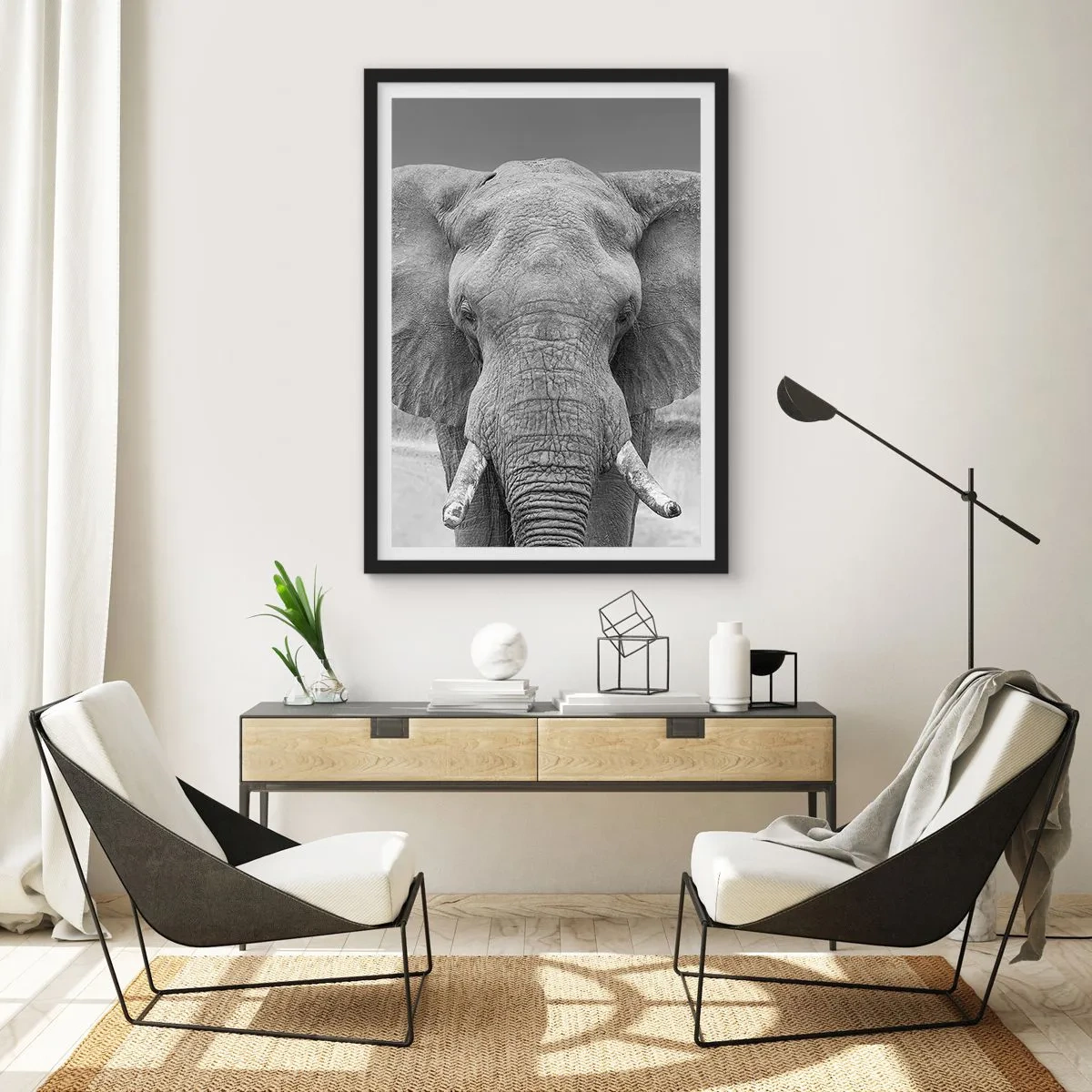 Poster in einem schwarzem Rahmen - Elefant in der Schwarz-Weiß-Kunstfotografie - 50x70cm - Willkommen in meiner Welt - Moderne Wanddekoration für Wohnzimmer und Schlafzimmer ARTTOR