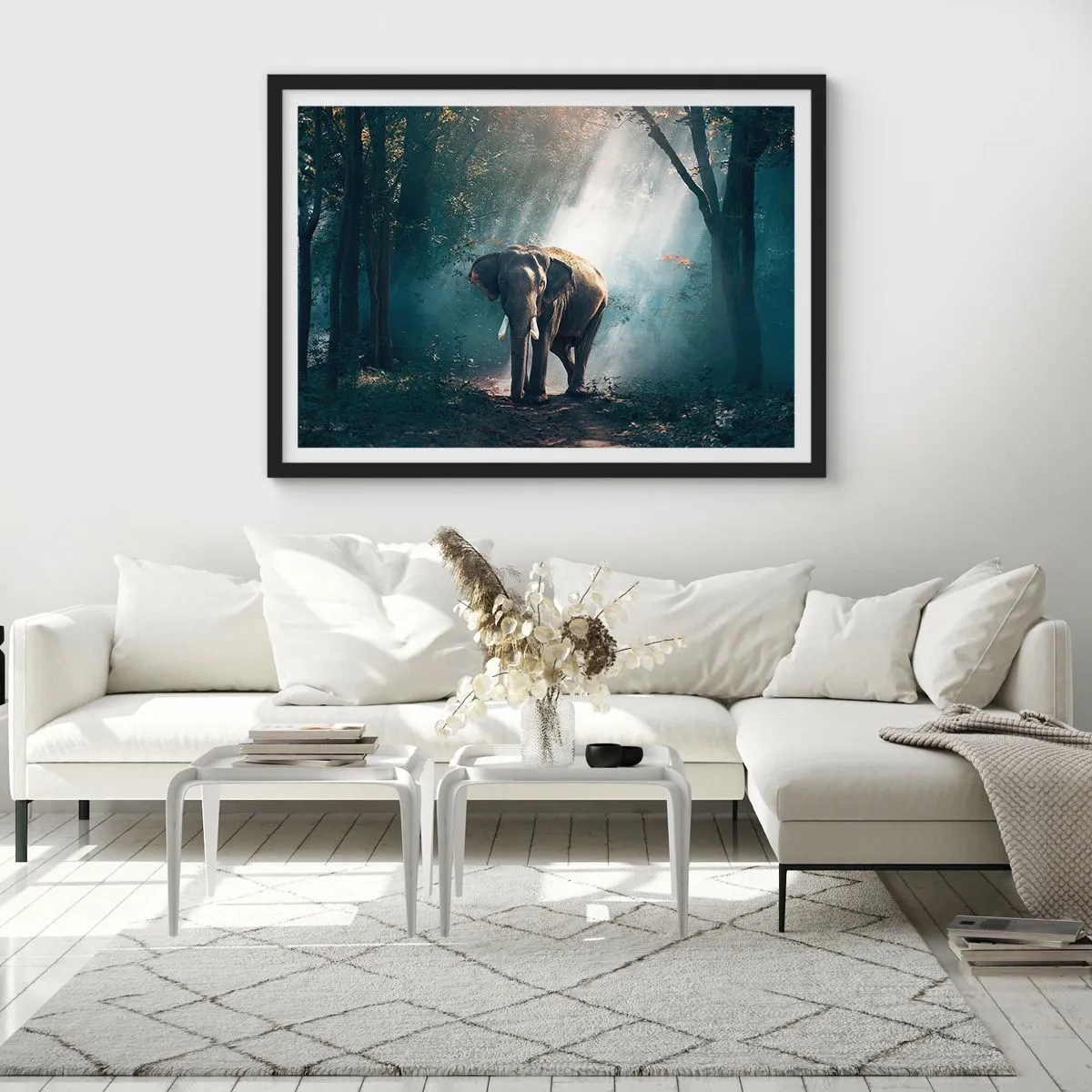 Poster in einem schwarzem Rahmen - Elefant im Waldlicht - 100x70cm - Ein gemütlicher Spaziergang - Moderne Wanddekoration für Wohnzimmer und Schlafzimmer ARTTOR