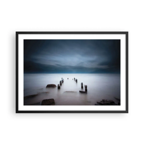 Poster in einem schwarzem Rahmen - Der alte Pier vor der Kulisse eines ruhigen Meeres - 70x50cm - Nachdenklicher See - Moderne Wanddekoration für Wohnzimmer und Schlafzimmer ARTTOR
