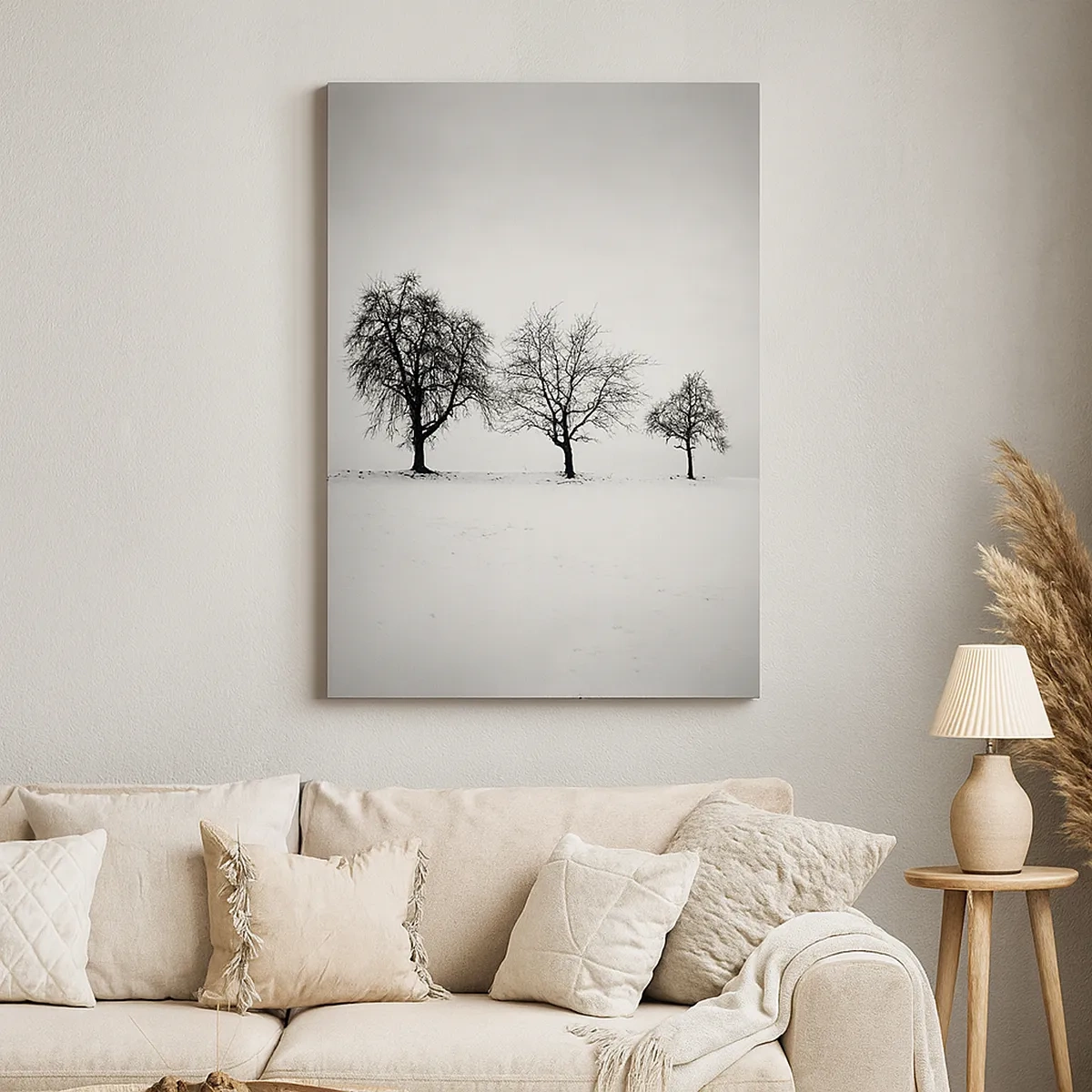 Bild auf Leinwand - Leinwandbild - Drei Bäume auf einem schneebedeckten Feld im monochromen Stil - 50x70cm - Wovon träumen sie? - Moderne Wanddekoration für Wohnzimmer und Schlafzimmer ARTTOR