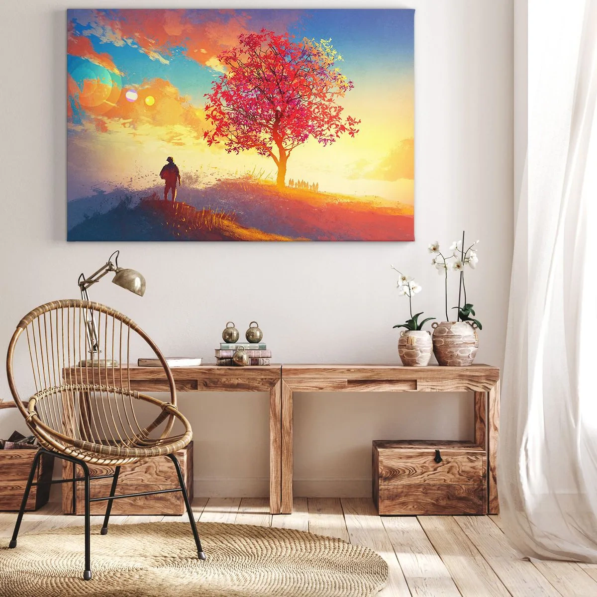 Bild auf Leinwand - Leinwandbild - Eine Figur auf einem Hügel neben einem bunten Baum im Licht der untergehenden Sonne - 100x70cm - Pilger am Ziel - Moderne Wanddekoration für Wohnzimmer und Schlafzimmer ARTTOR