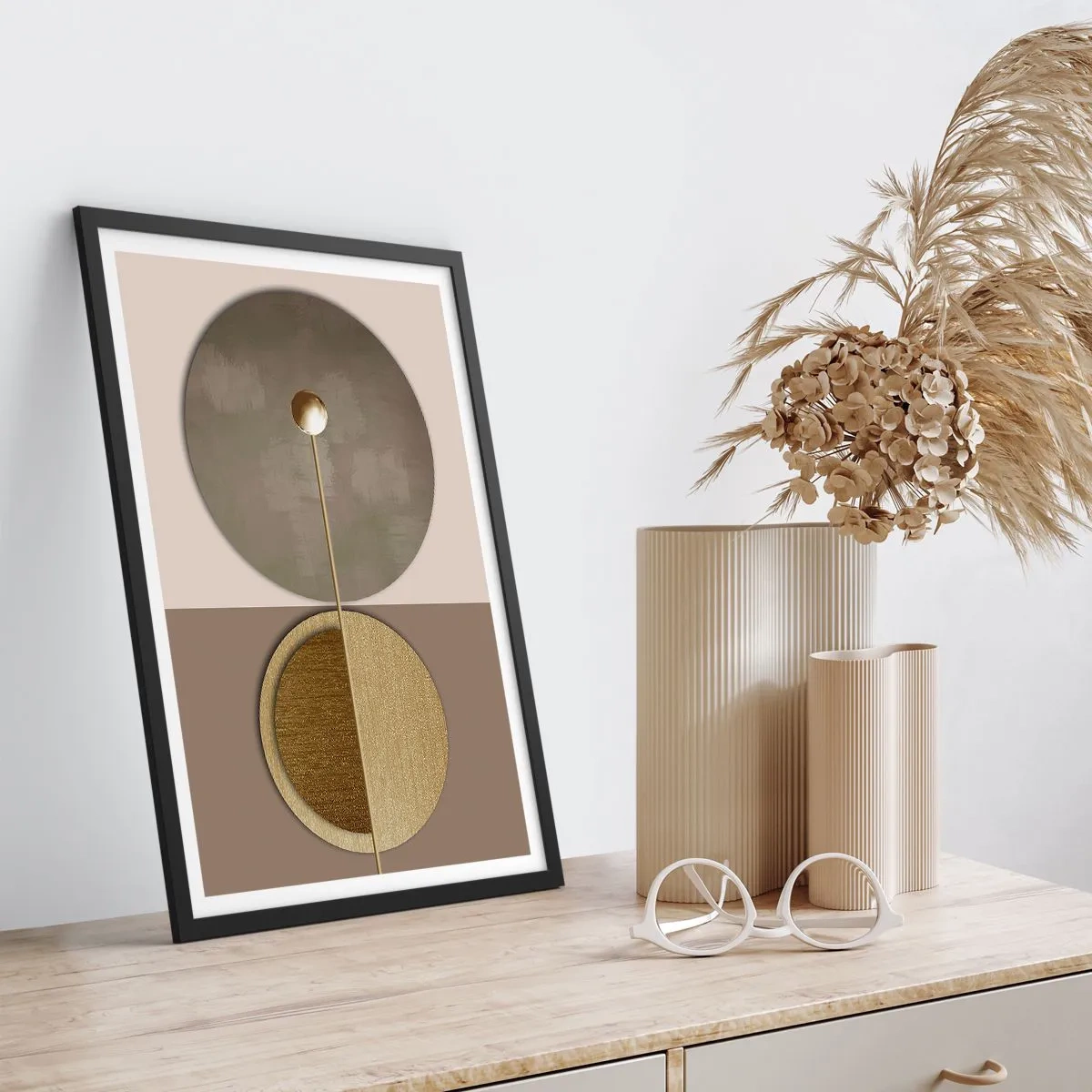 Poster in einem schwarzem Rahmen - Moderne geometrische Abstraktion in Gold- und Beigetönen - 50x70cm - Perfekte Balance - Moderne Wanddekoration für Wohnzimmer und Schlafzimmer ARTTOR