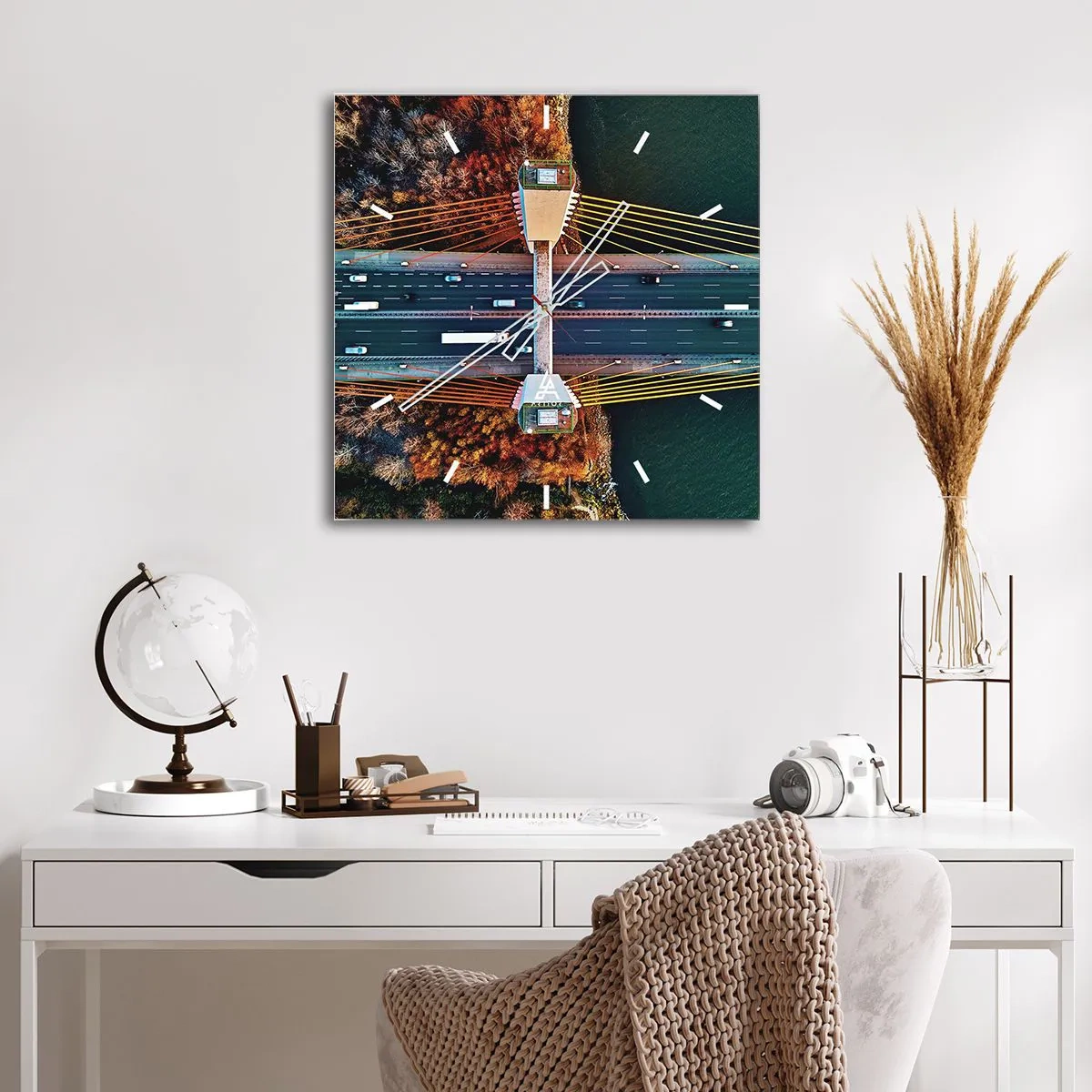 Wanduhr - Glasuhr - Luftaufnahme der Brücke über den Fluss und der Herbstlandschaft - 30x30cm - Jenseits der Gewässer, jenseits der Wälder - Moderne Wanddekoration für Wohnzimmer und Schlafzimmer ARTTOR