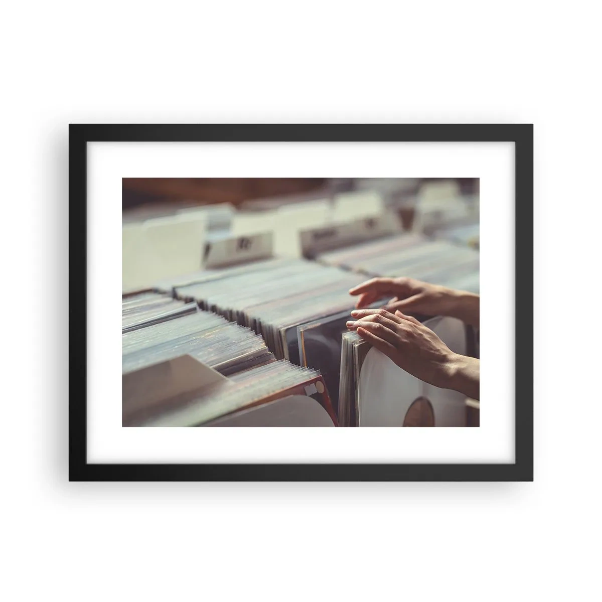 Poster in einem schwarzem Rahmen - Auf der Suche nach Emotionen - 40x30 cm