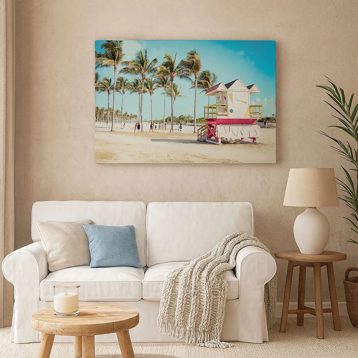 Bild auf Leinwand - Leinwandbild - Ein Strand mit Palmen und einem Rettungsschwimmerturm im Hintergrund - 70x50cm - Dir steht ein schöner Tag bevor - Moderne Wanddekoration für Wohnzimmer und Schlafzimmer ARTTOR