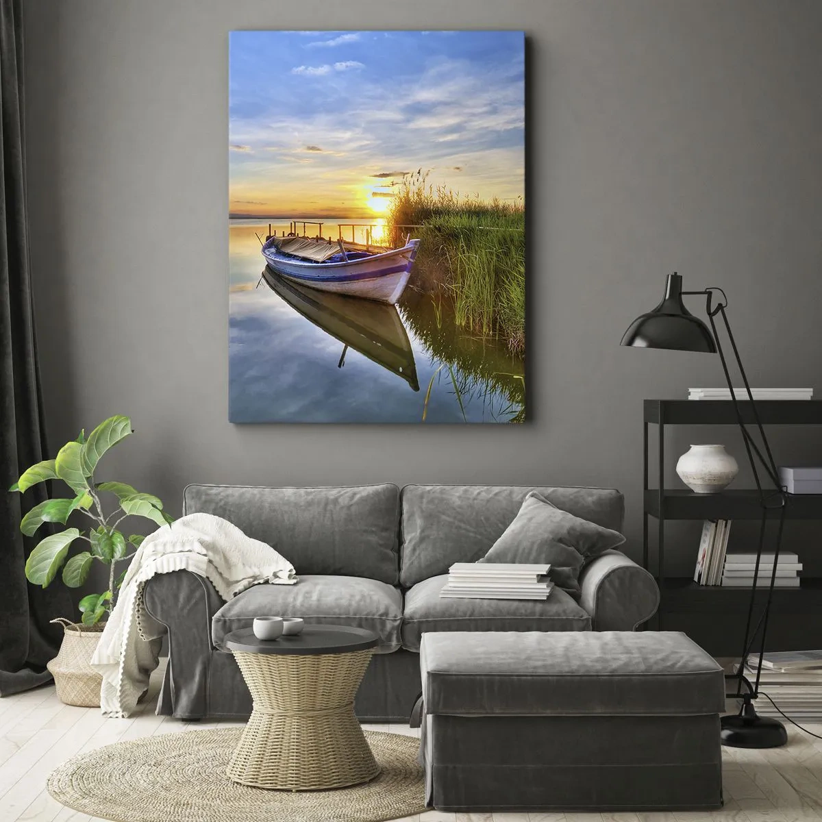 Bild auf Leinwand - Leinwandbild - Ein Boot in einer ruhigen Bucht bei Sonnenuntergang - 50x70cm - Bucht erfüllter Träume - Moderne Wanddekoration für Wohnzimmer und Schlafzimmer ARTTOR