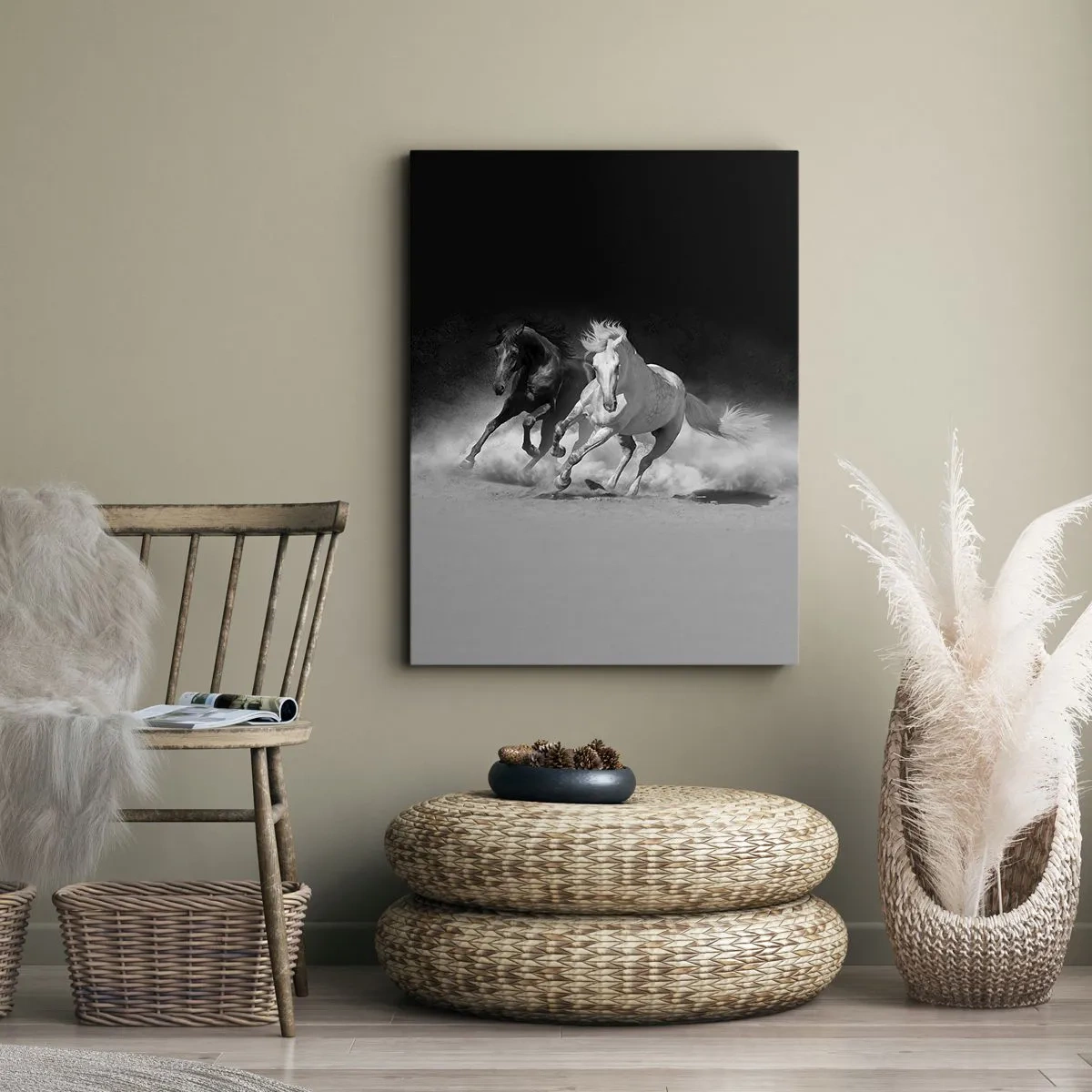 Bild auf Leinwand - Leinwandbild - Laufende Pferde in Schwarz und Weiß - 70x100cm - Galopp der Freiheit - Moderne Wanddekoration für Wohnzimmer und Schlafzimmer ARTTOR