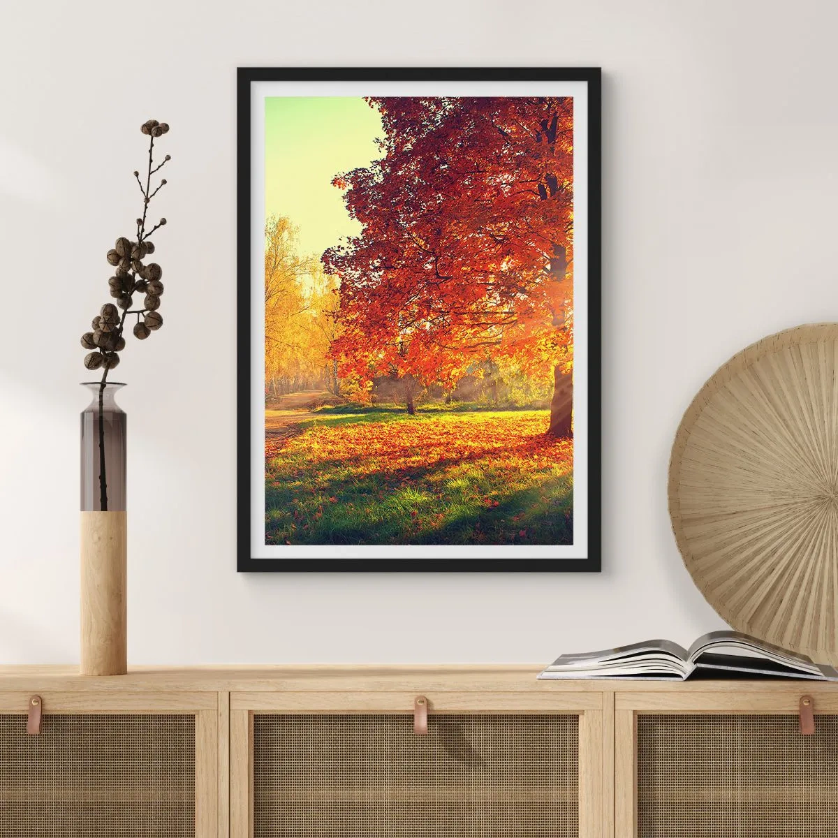 Poster in einem schwarzem Rahmen - Herbstpark mit einem Baum mit goldenen Blättern in der Sonne - 50x70cm - Unhöflich ist schön - Moderne Wanddekoration für Wohnzimmer und Schlafzimmer ARTTOR