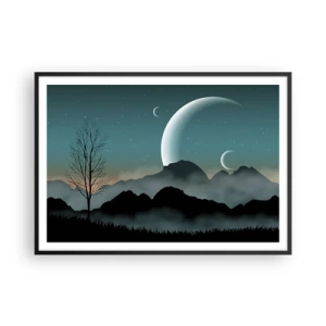 Poster in einem schwarzem Rahmen - Neblige Berge mit dem Mond und einem einsamen Baum - 100x70cm - Karneval in der Sternenacht - Moderne Wanddekoration für Wohnzimmer und Schlafzimmer ARTTOR