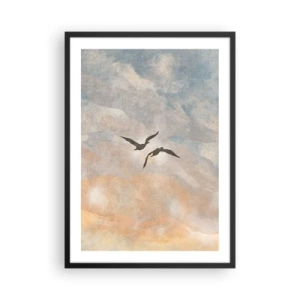 Poster in einem schwarzem Rahmen - Zwei Vögel fliegen in zarten Blau- und Orangetönen gegen den Himmel. - 50x70cm - Himmeltanz - Moderne Wanddekoration für Wohnzimmer und Schlafzimmer ARTTOR