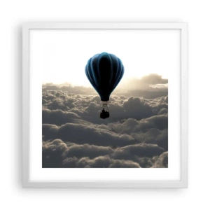 Poster in einem weißen Rahmen - Ein Wanderer über den Wolken - 40x40 cm