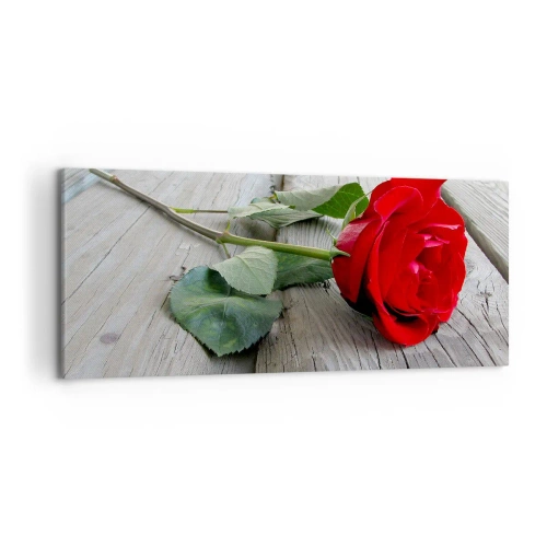 Bild auf Leinwand - Leinwandbild - Rote Rose auf einem hölzernen Hintergrund - 120x50cm - Eine Studie in Scharlachrot - Moderne Wanddekoration für Wohnzimmer und Schlafzimmer ARTTOR