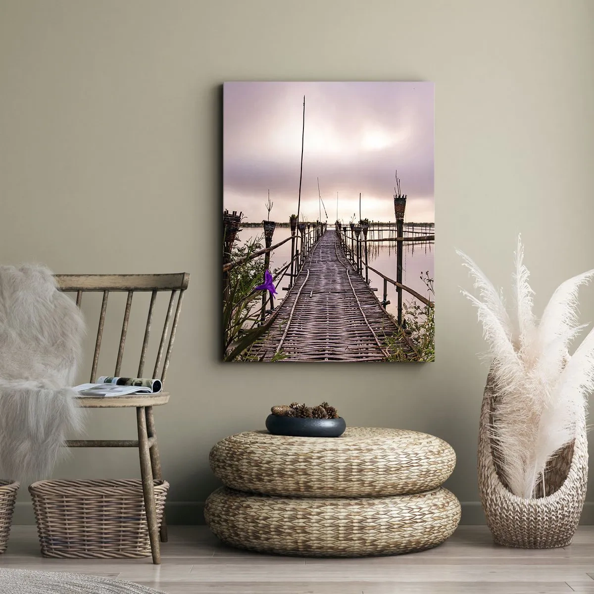 Bild auf Leinwand - Leinwandbild - Bambusbrücke über das Wasser im Morgengrauen - 80x120cm - Frieden und Ruhe Asiens - Moderne Wanddekoration für Wohnzimmer und Schlafzimmer ARTTOR
