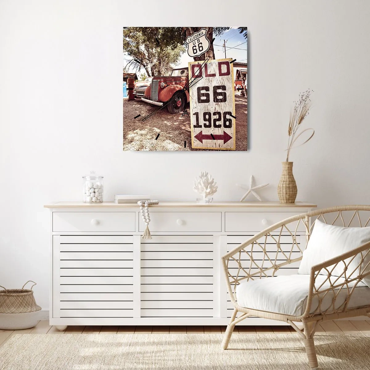 Wanduhr - Glasuhr - Retro-Auto und Route 66-Schild in rustikalem Ambiente - 30x30cm - Die Legende der amerikanischen Provinz - Moderne Wanddekoration für Wohnzimmer und Schlafzimmer ARTTOR