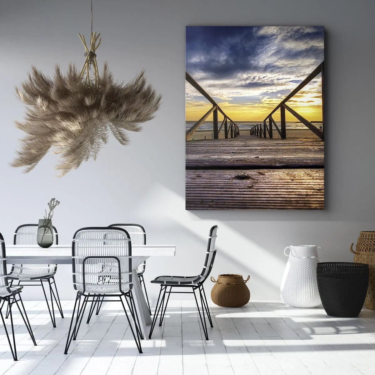 Bild auf Leinwand - Leinwandbild - Holzsteg zum Strand bei Sonnenuntergang - 70x100cm - Direkt zum ruhigen Strand bei Sonnenuntergang - Moderne Wanddekoration für Wohnzimmer und Schlafzimmer ARTTOR