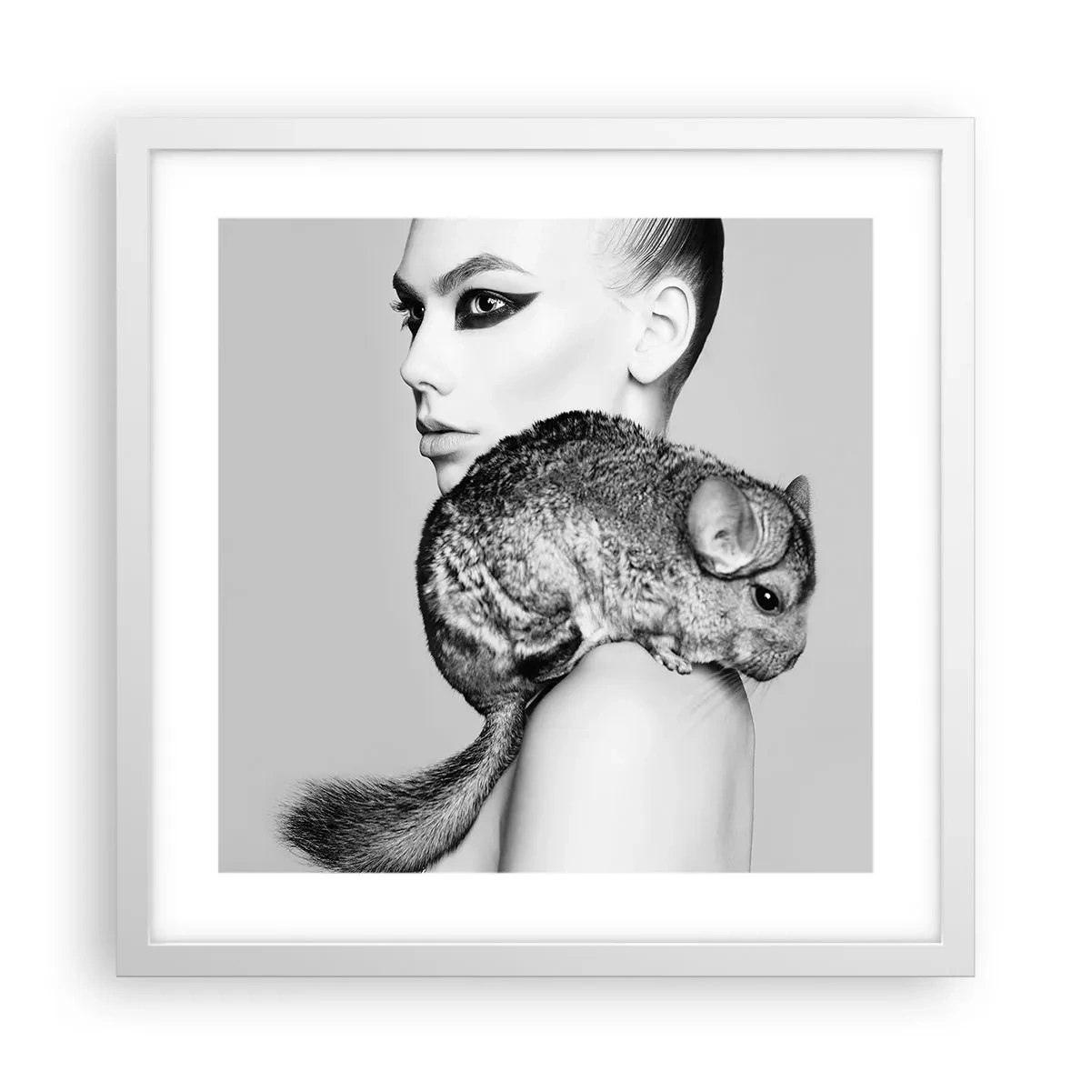 Poster in einem weißen Rahmen - Dame mit einem Chinchilla - 40x40 cm