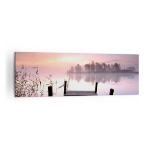 Bild auf Leinwand - Leinwandbild - Ein Steg am Seeufer im Morgengrauen mit Nebel und pastellfarbenem Himmel - 160x50cm - Aus dem lila Nebel ... - Moderne Wanddekoration für Wohnzimmer und Schlafzimmer ARTTOR