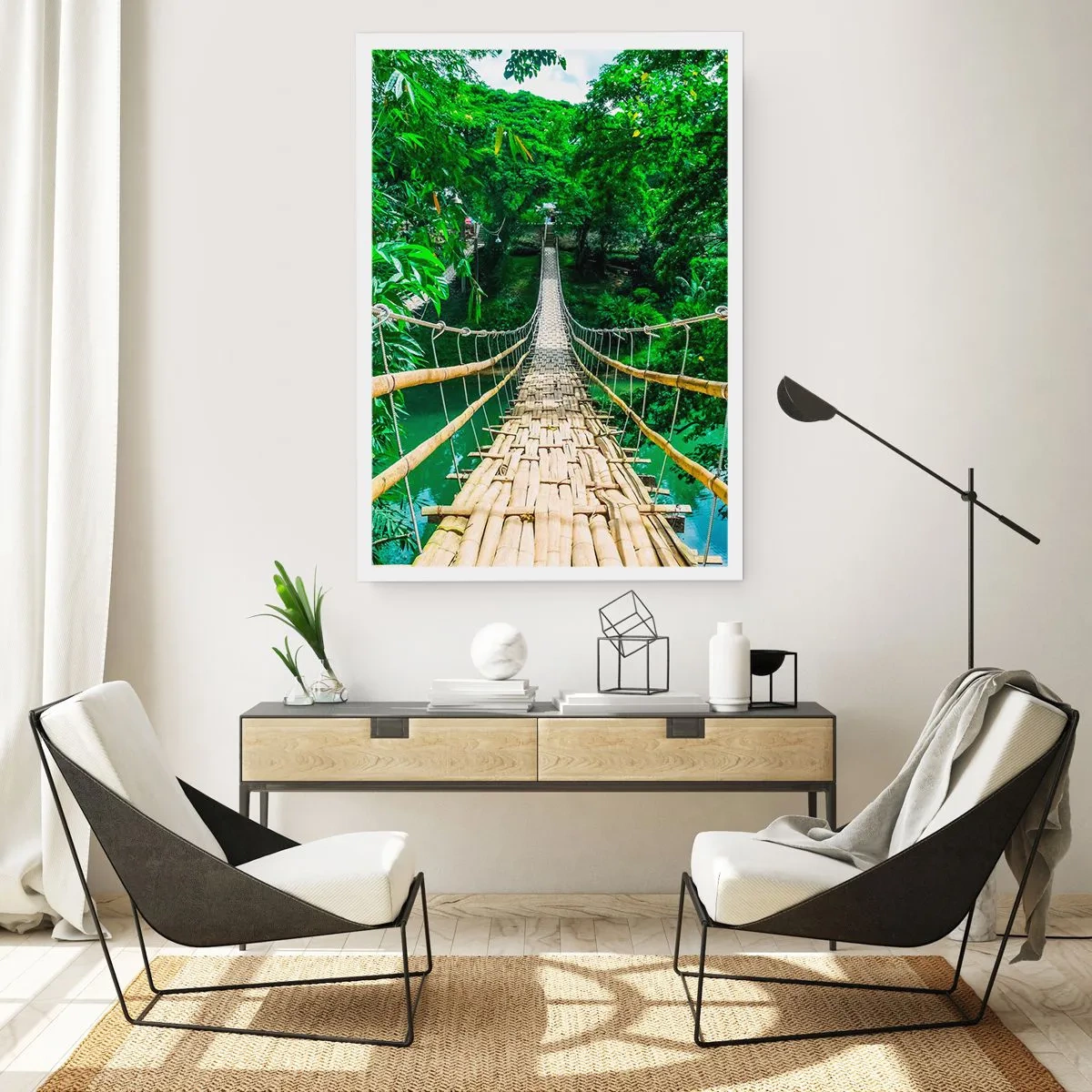 Poster - Eine hängende Bambusbrücke, umgeben von tropischem Grün - 50x70cm - Monkey Bridge über das Grün - Moderne Wanddekoration für Wohnzimmer und Schlafzimmer ARTTOR