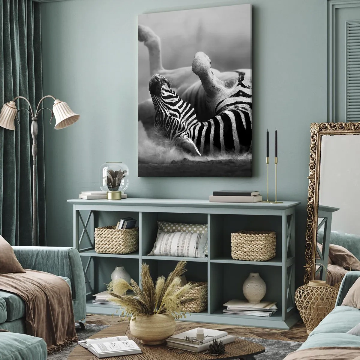 Bild auf Leinwand - Leinwandbild - Ein schwarz-weißes Zebra rollt im Sand - 50x70cm - Nicht nur das Pferd würde lachen - Moderne Wanddekoration für Wohnzimmer und Schlafzimmer ARTTOR