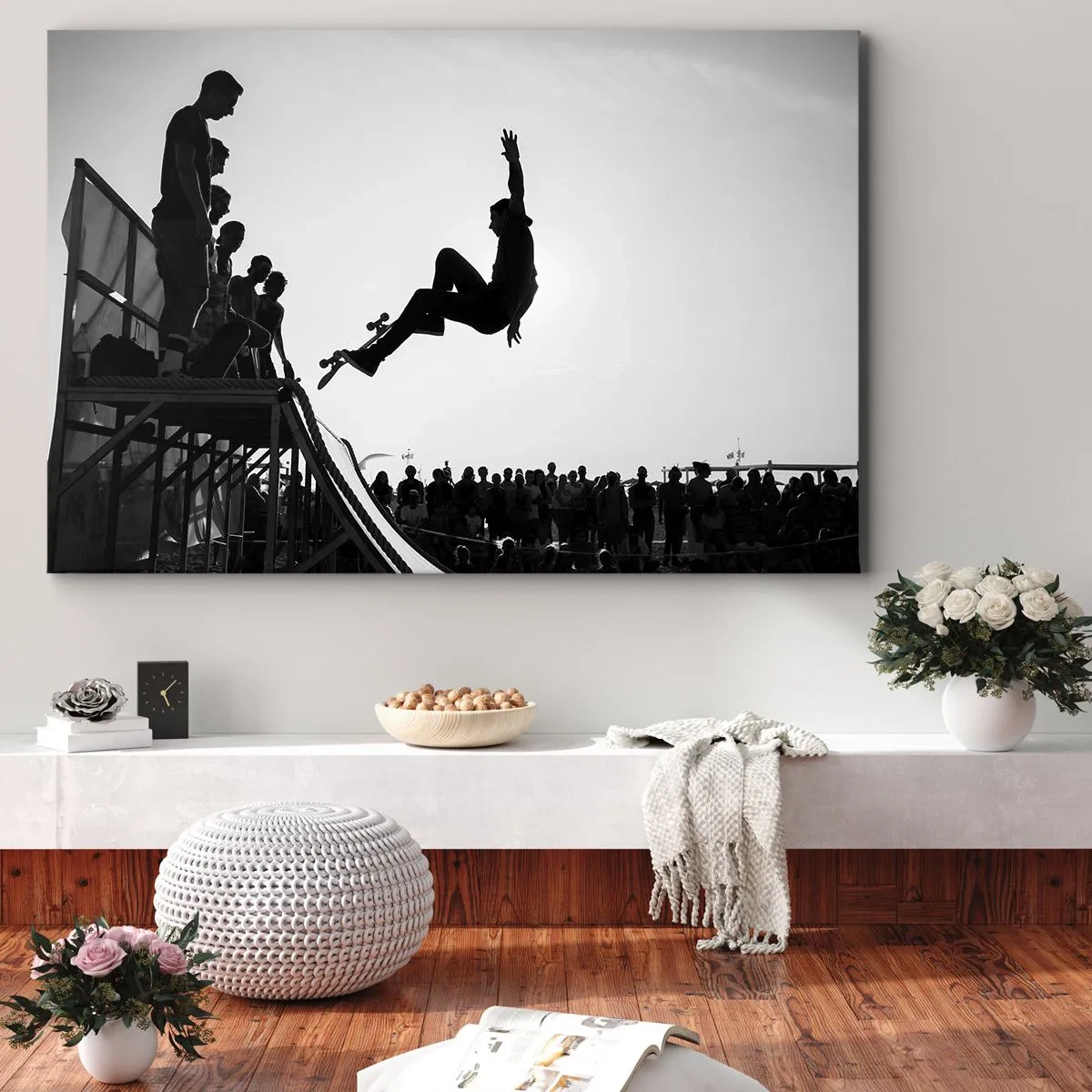 Bild auf Leinwand - Leinwandbild - Schwarz-weiße Skateboardszene auf einer Rampe - 120x80cm - Helden und Zuschauer - Moderne Wanddekoration für Wohnzimmer und Schlafzimmer ARTTOR