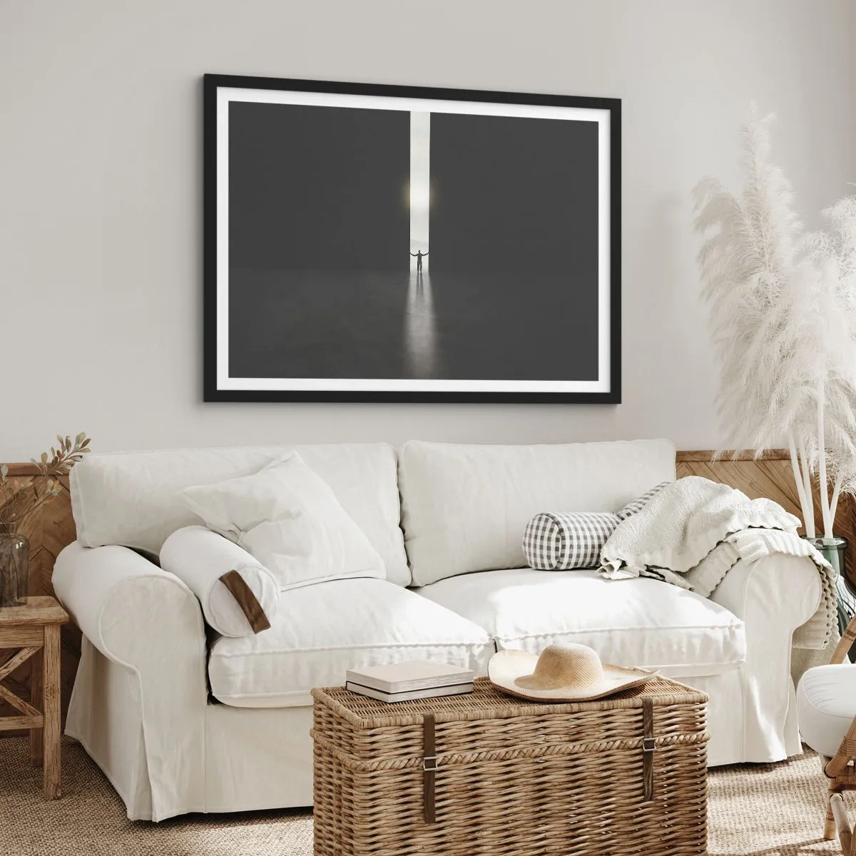 Poster in einem schwarzem Rahmen - Ein Mann steht im Licht eines schmalen Schlitzes in einem dunklen Raum - 70x50cm - Ein Schritt in eine strahlende Zukunft - Moderne Wanddekoration für Wohnzimmer und Schlafzimmer ARTTOR