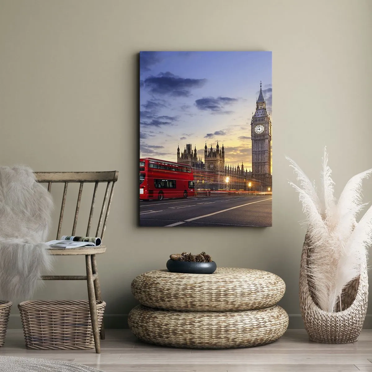 Bild auf Leinwand - Leinwandbild - Ein roter Bus mit Big Ben und den Houses of Parliament im Hintergrund in der Abenddämmerung. - 80x120cm - Spezielle Charaktere - Moderne Wanddekoration für Wohnzimmer und Schlafzimmer ARTTOR