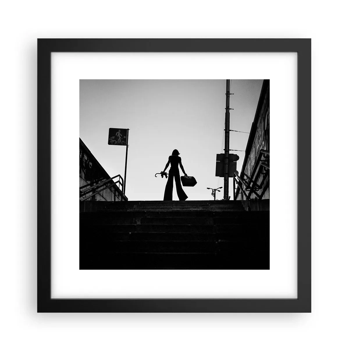 Poster in einem schwarzem Rahmen - Städtisches Wandern - 30x30 cm