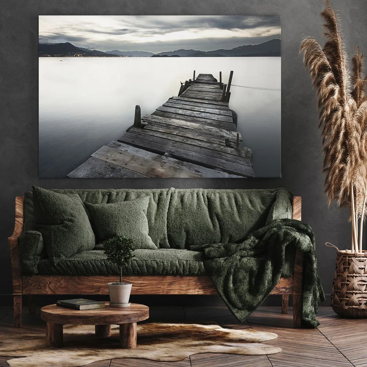 Bild auf Leinwand - Leinwandbild - Eine Holzbrücke, die zu einem ruhigen See führt - 70x50cm - Tauchen Sie ein in Ruhe - Moderne Wanddekoration für Wohnzimmer und Schlafzimmer ARTTOR