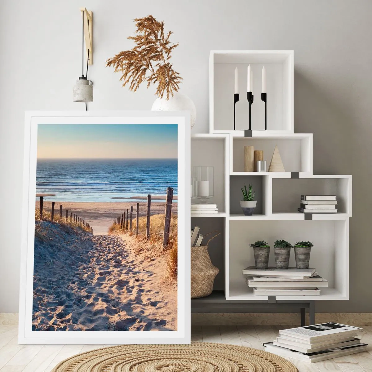 Poster in einem weißen Rahmen - Das Rauschen des Meeres, der Gesang der Vögel, ein wilder Strand im Gras ... - 61x91 cm