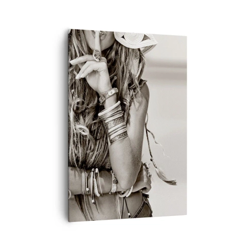 Bild auf Leinwand - Leinwandbild - Porträt einer Boho-Frau mit Schmuck - 70x100cm - Wieso ein Mädchen - Moderne Wanddekoration für Wohnzimmer und Schlafzimmer ARTTOR